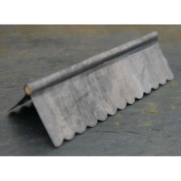 RL07 - Small Scallop Lead Roll Topped Ridging 3"