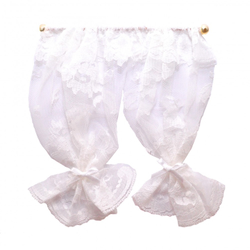 E2925 - Off-White Lace Curtains on Rail